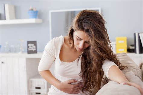 Problemet përkohshme të stomakut nuk do të ndikojnë negativisht tek foshnja, por nëse shoqërohen me temperaturë të lartë ose me <b>dhimbje</b> të forta, është mirë që të kontaktoni mjekun tuaj. . Dhimbje stomaku ne shtatzani